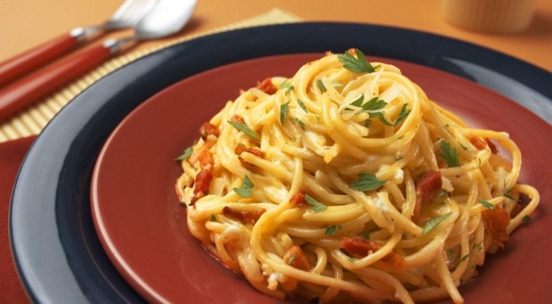 Macarrão a carbonara 