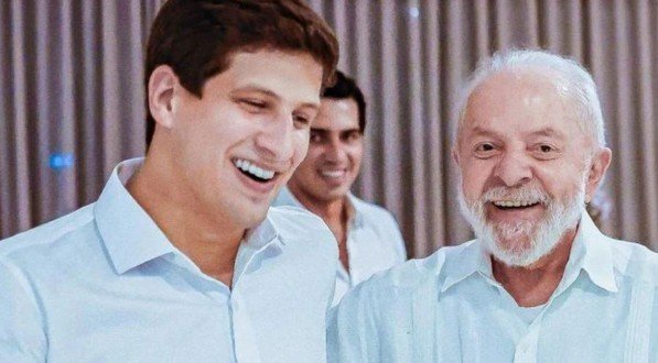 Prefeito de Recife, João Campo (PSB), ao lado do Presidente da República, Luiz Inácio Lula da Silva (PT)