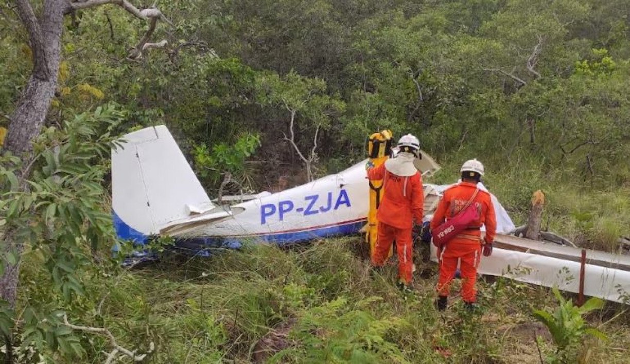 Três morrem após queda de avião de pequeno porte na Bahia