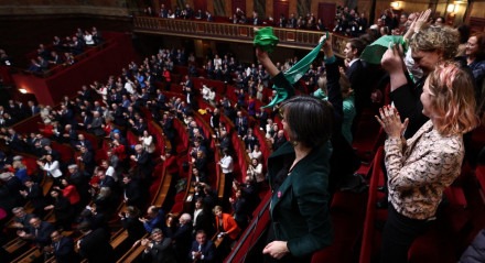 No Congresso, os discursos dos legisladores homenagearam as francesas que lutaram pelos direitos das mulheres