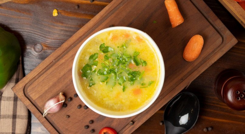 Saiba como fazer sopa de frango com ora-pro-nóbis nutritiva.