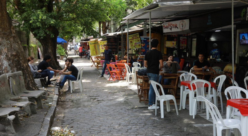 A Rua do Lazer é conhecida pela variedade de restaurantes e comércios utilizados diariamente por estudantes e profissionais da Universidade Católica de Pernambuco (Unicap)