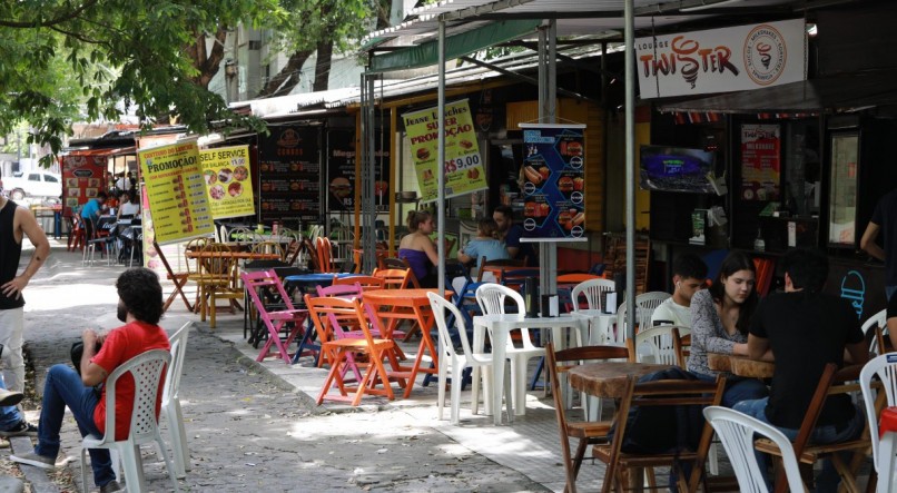 Rua do Lazer &eacute; conhecida pelos v&aacute;rios restaurantes que servem estudantes e funcion&aacute;rios da Universidade Cat&oacute;lica de Pernambuco (Unicap)