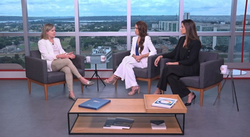 
 
Gleisi Hoffmann, Tainá Falcão e Debora Bergamasco no CNN Entrevistas, nos estúdios de Brasília. 
