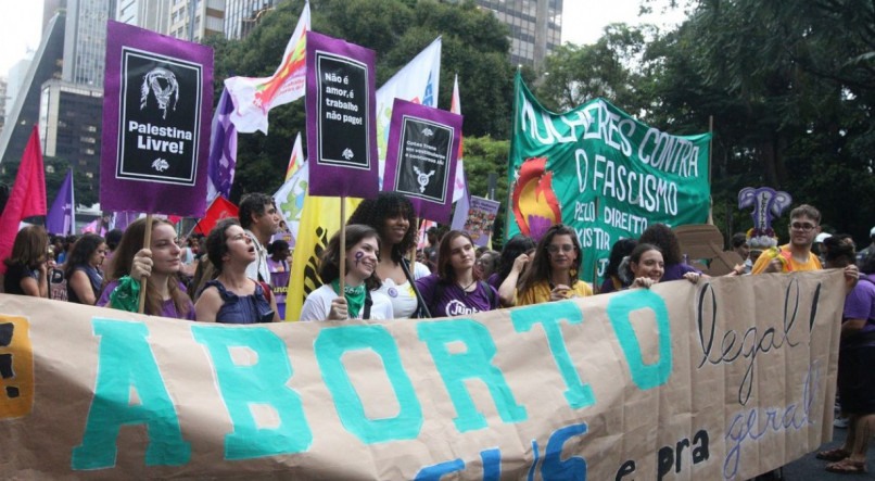 Mulheres marcharam na Avenida Paulista, entre pedidos pela legalização do aborto, manifestantes também clamaram pela prisão do ex-presidente Bolsonaro