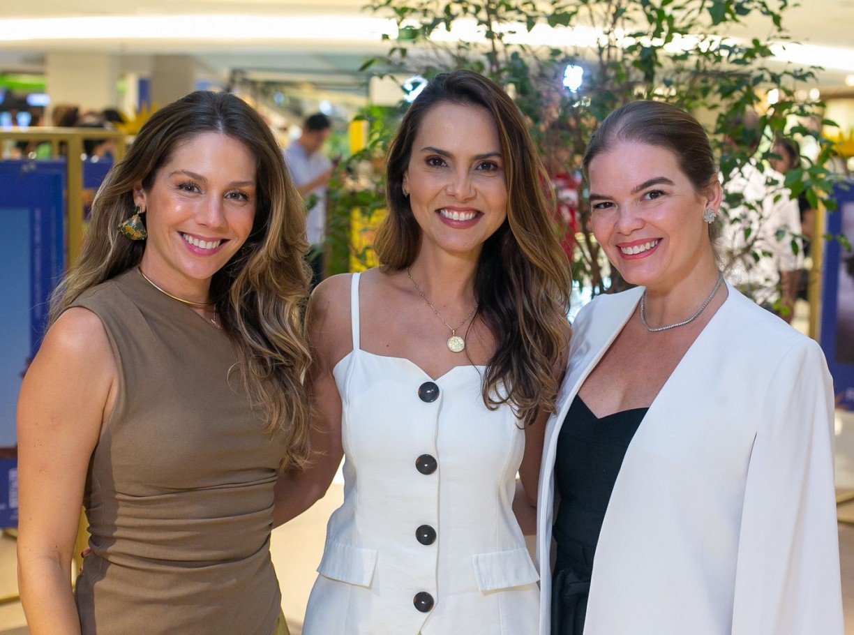 Camila Haeckel Blanke, e Eduarda Haeckel Vieira e Juliana Lins, em mostra no Shopping Recife Thiago Medeiros