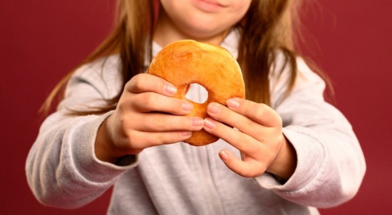 Alimentação inadequada é a principal causa do coleterol alto em crianças