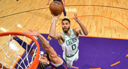 Boston Celtics e Phoenix Suns entram em quadra nesta quinta-feira (14).