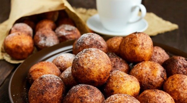 Bolinho de chuva; fritura; frito