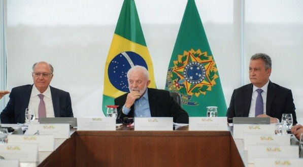 Na abertura do encontro com os ministros, Lula afirmou que o País "correu sério risco de ter um golpe"
