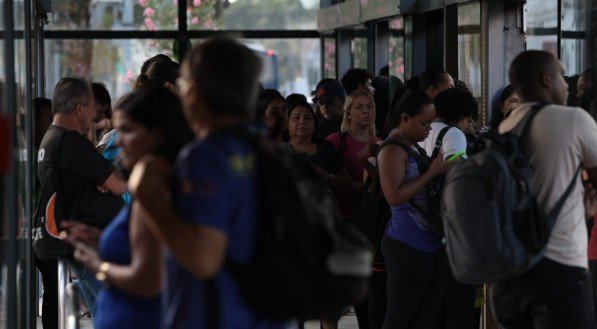 Segundo o estudo, do público que deixou de utilizar os sistemas de ônibus no País, 63,5% voltariam se a tarifa fosse menor. Já 32,8% afirmaram que não voltariam mesmo que o valor baixasse