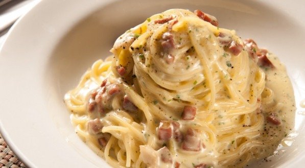 Macarrão; carbonara