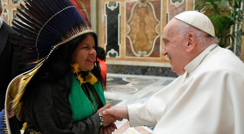 Ministra Sonia Guajajara se encontra com o Papa Francisco no Vaticano 