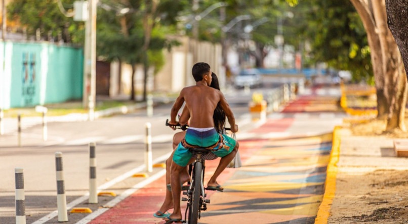 Ciclistas e pedestres ganham mais espaço no Recife
