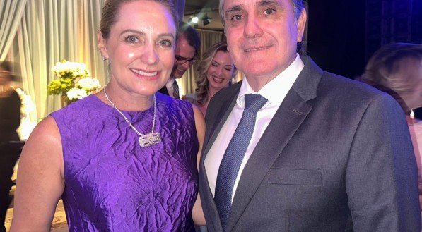 Ana Karina e Marcelo de Lucas Simon Filho, no casamento do irmão dele, José Antônio