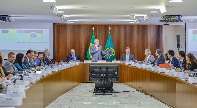 Na primeira reunião ministerial do ano, Lula chama Bolsonaro de "covardão." Os ministros caíram na gaitada 
