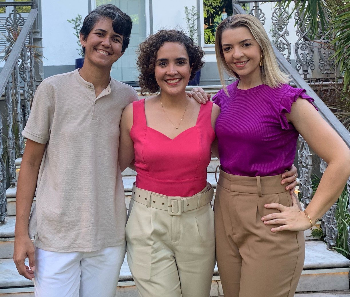 A guitarrista Lígia Fernandes, a cantora Bella Andrade e a baixista Cynara Casé, que formam o Arquivo Pessoal
