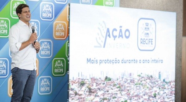 Prefeito João Campos (PSB) durante apresentação da Ação Inverno 2024