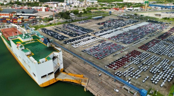 O Porto que Cabedelo, na Paraíba mira o mercado de exportaçõa de veículos que Suape, em Pernambuco ocupa como polo exportador da Jeep.