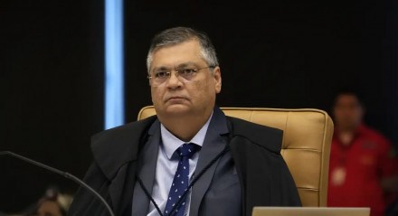 Ministro Flávio Dino, do Supremo Tribunal Federal (STF), negou o pedido do ex-presidente Jair Bolsonaro para anular a multa de R$ 70 mil imposta pelo TSE