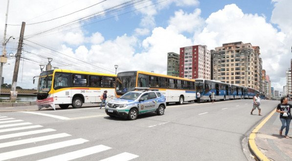 Motoristas de &ocirc;nibus est&atilde;o de greve? Entenda 