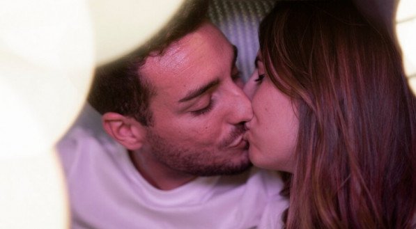 Casal com amor amante beijo