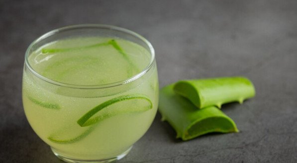 Explore as maravilhas da babosa como um ingrediente versátil e eficaz para cuidar da sua pele