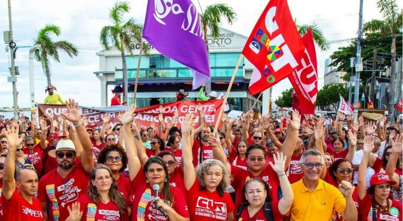 O Simpere afirmou que a Prefeitura do Recife não apresentou uma proposta contemplando as reivindicações referentes ao piso