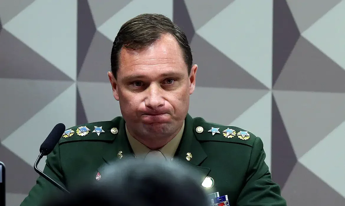 PGR nega perdão total a Mauro Cid e ataca ex-comandante da Marinha por "adesão golpista"