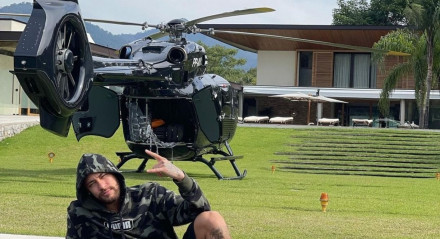 Neymar e o helicóptero personalizado como do Batman
