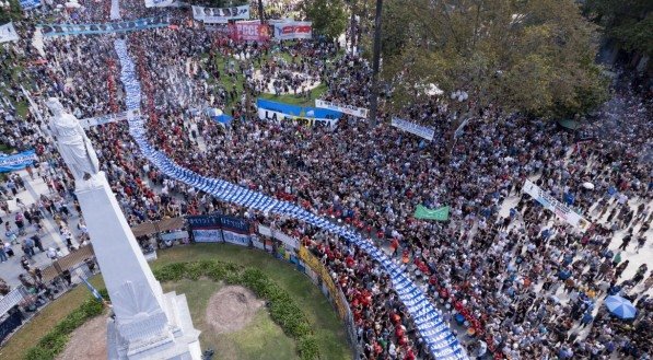 Esta é a primeira manifestação do Dia da Memória desde a posse do presidente de extrema direita