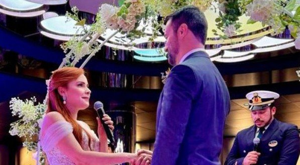 Ályssa e Thiago Amorim no seu casamento a bordo de transatlântico em cruzeiro pela costa brasileira