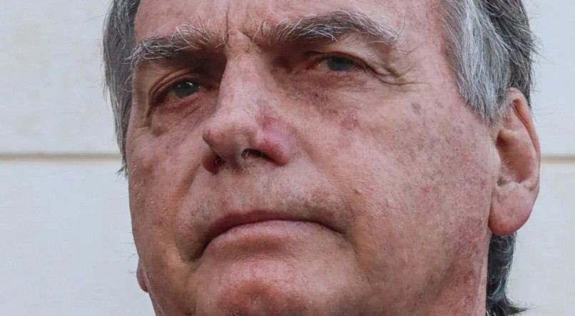Os policiais federais querem saber se Bolsonaro pediu asilo político