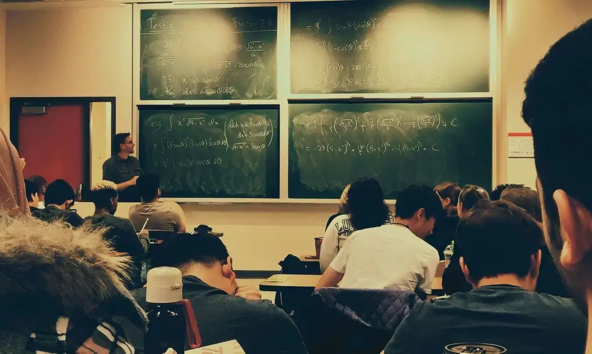 Os valores referentes aos incentivos de matrícula e frequência podem ser utilizados livremente pelos estudantes