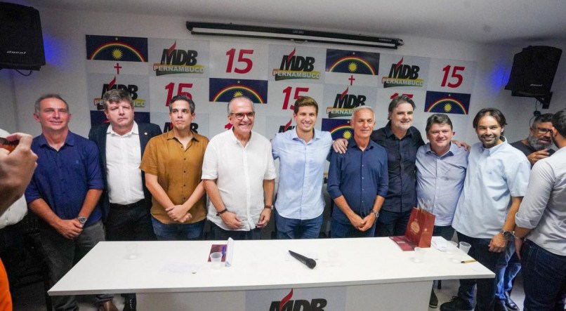 Ato do MDB em apoio à reeleição de João Campos 