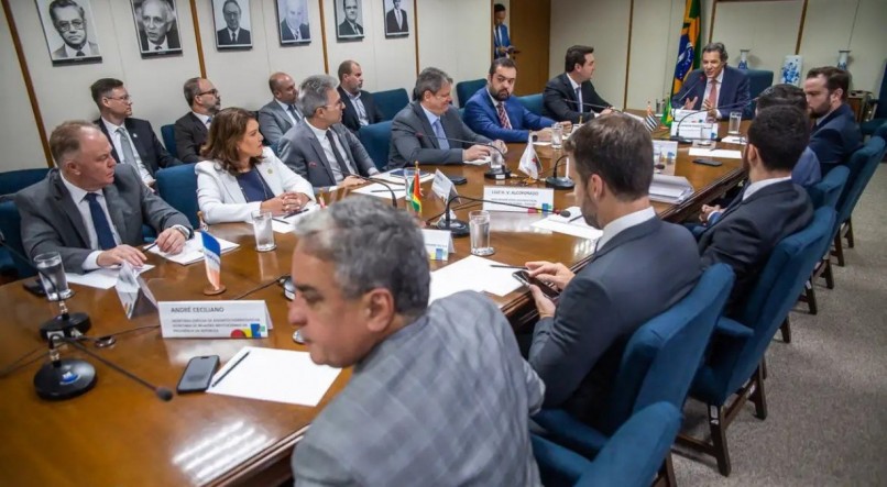 O Programa Juros por Educação foi apresentado durante reunião com os governadores do Rio Grande do Sul, São Paulo e Minas Gerais
