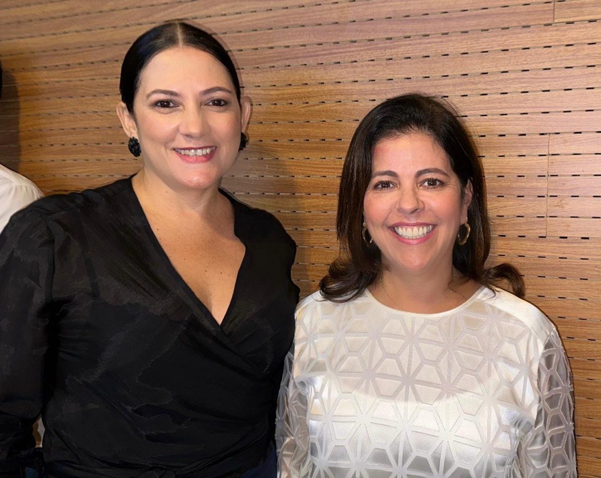 Adriana Ribeiro e Isabela Neiva, em evento da Sociedade dos Amigos da Justiça de Pernambuco Sheila Wanderley/Divulgação