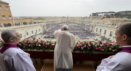 Papa Francisco em celebração de Páscoa no Vaticano neste domingo