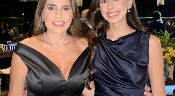 Luciana Bacelar com a filha Daniela, em recente evento