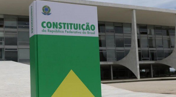 Constitui&ccedil;&atilde;o n&atilde;o assinou cheque n&atilde;o nominal para que candidaturas inundem eleitorado com conte&uacute;do que quiserem