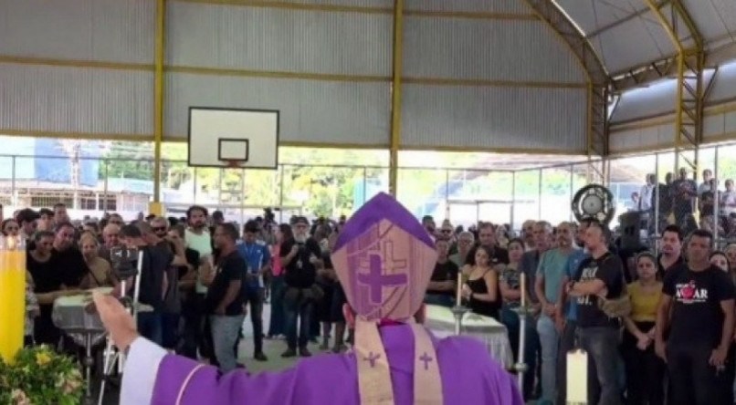 Arcebispo de Olinda e Recife, Dom Paulo Jackson, presidiu missa de corpo presente em Jaboatão após morte de fiéis