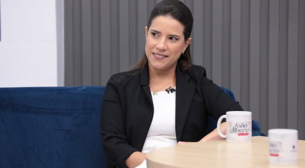 Raquel Lyra fala sobre aprovação do fim das faixas salariais da Polícia Militar e bombeiros