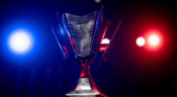 Novo troféu do Campeonato Brasileiro de League of Legends (CBLoL)