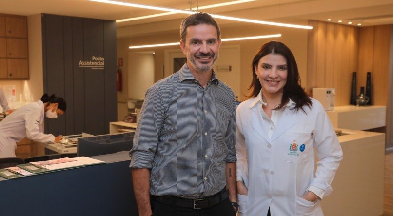 Vaninho Antônio, CEO do RHP e Drª Caroline Patu, médica Oncologista do Real Hospital Português, no novo Centro de Infusão