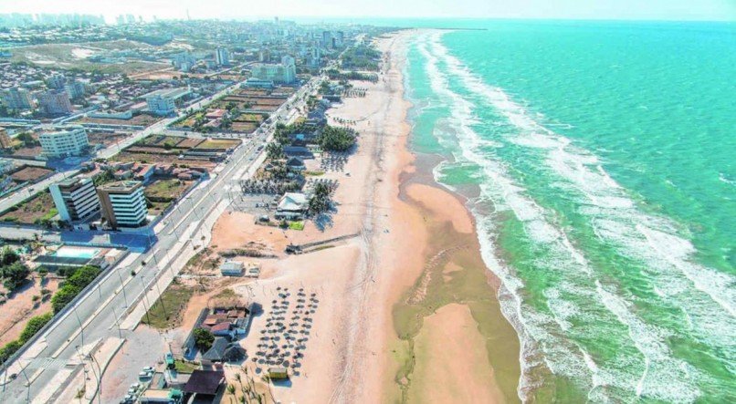 Vista aérea da Praia do Futuro em Fortaleza