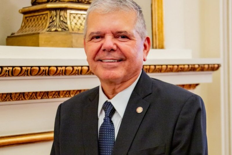 O desembargador Ricardo Paes Barreto, presidente do TJPE, assumirá a Prefeitura do Recife nesta sexta-feira