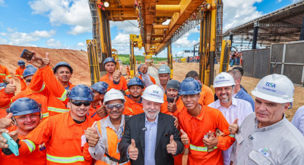 Presidente da República, Luiz Inácio Lula da Silva, visita obras da Ferrovia Transnordestina, no Distrito Suassurana, em Iguatu (CE)