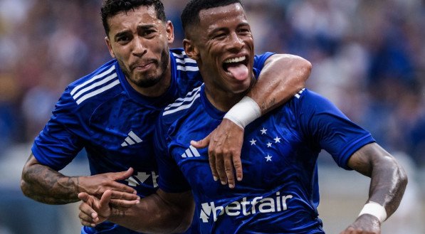 Imagem dos jogadores do Cruzeiro no campo