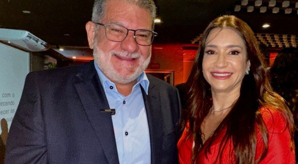 Luiz Mario Moutinho, em evento da Serur Advogado, com sua Cristiana Fontes