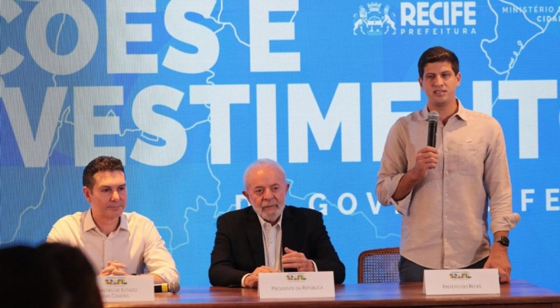 Ministro das Cidades, Jader Filho, presidente Luiz Inácio Lula da Silva (PT) e o prefeito João Campos (PSB), da esquerda para direita